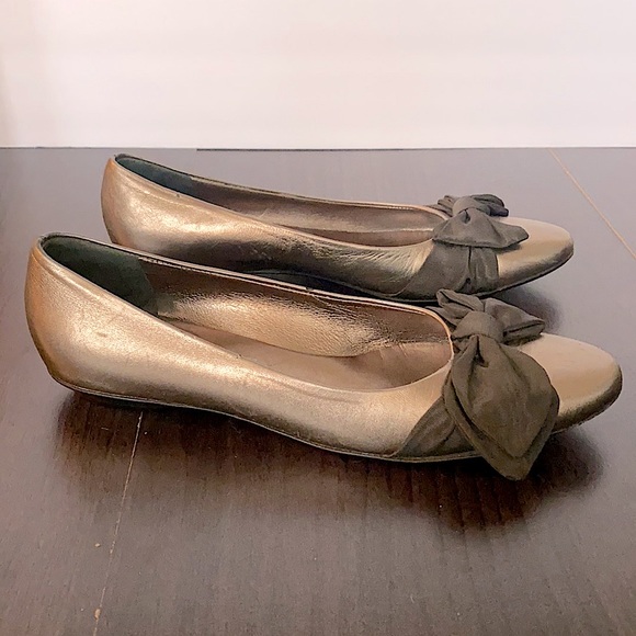 Salvatore Ferragamo Metallic Bow Tie Flat Size 6 - Picture 3 of 12